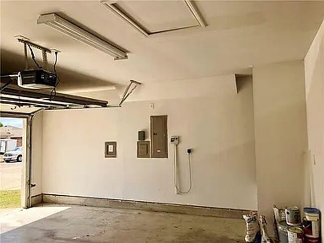Building Photo - 3 Bedroom 2 bath home!