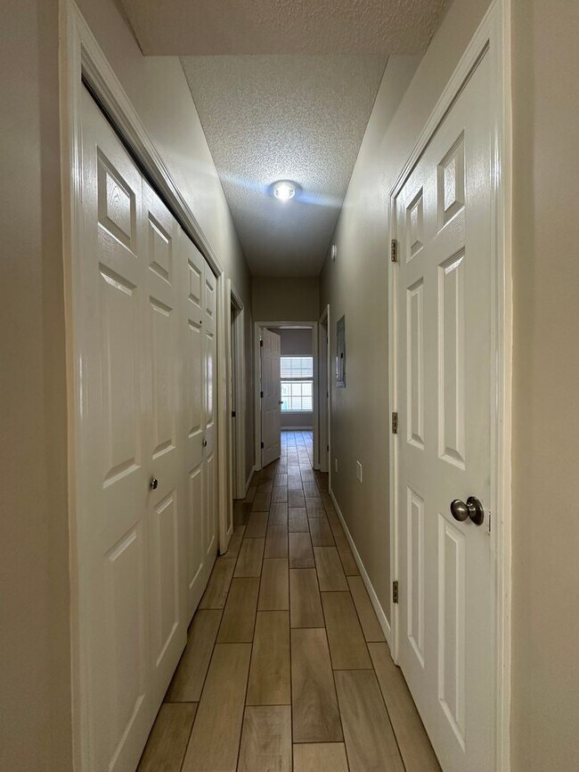 Building Photo - Quiet Condo at The Oaks at Niceville