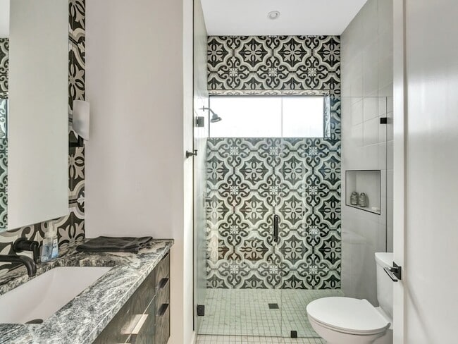 Building Photo - 8635 San Leandro Dr