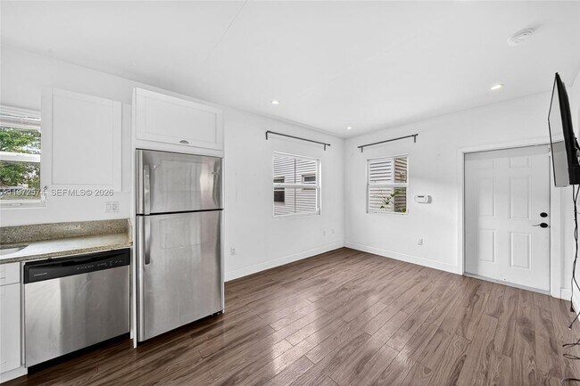 Building Photo - 1460 NW 2nd St