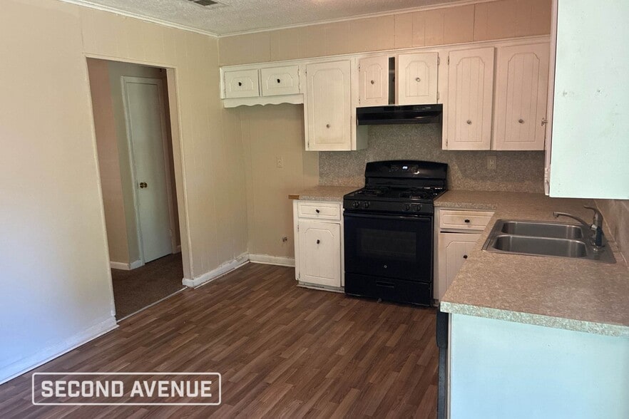 Building Photo - 1006 Towering Oaks Dr