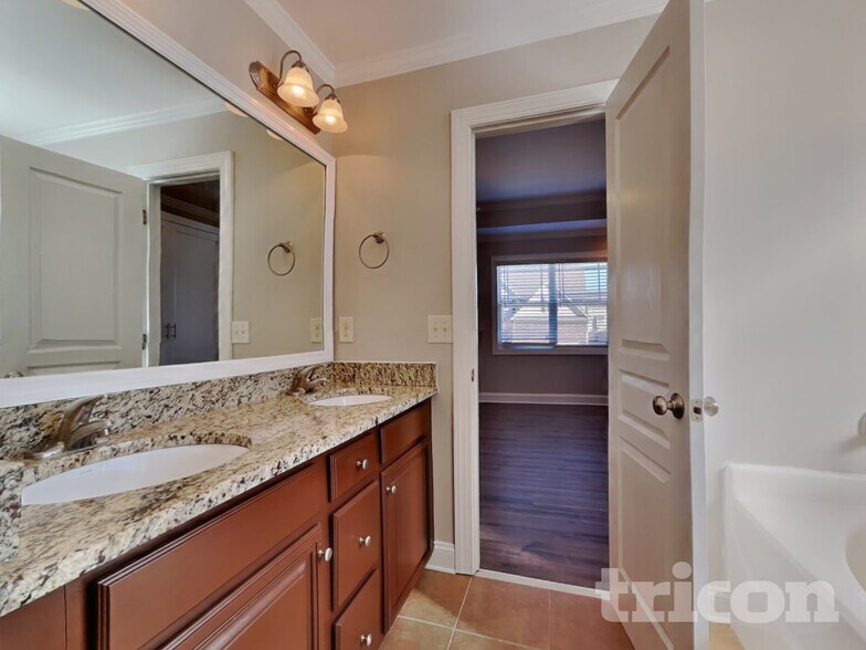 Building Photo - 31 Oakton Dr