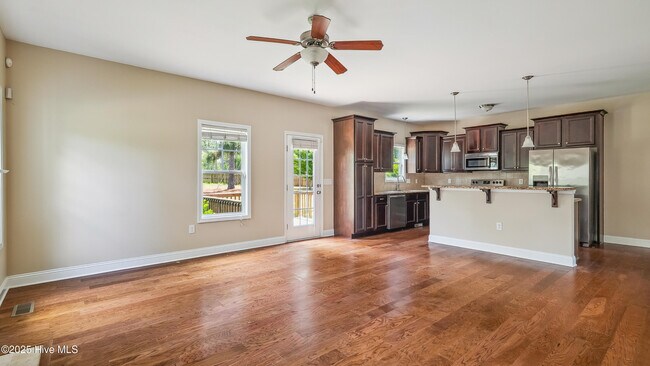 Building Photo - 110 Queens Cove Way