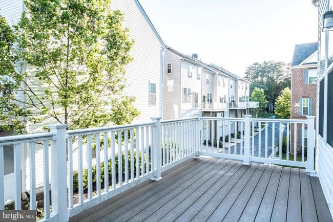 Building Photo - 3541 Woodlake Dr