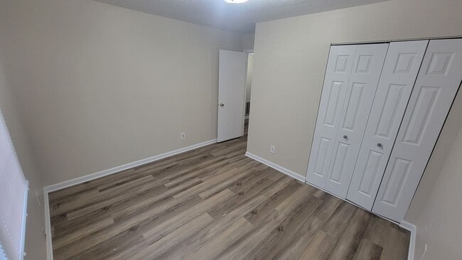 Building Photo - 6300 Jeffrey Dr