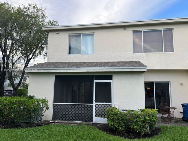 Building Photo - 16658 Hemingway Dr