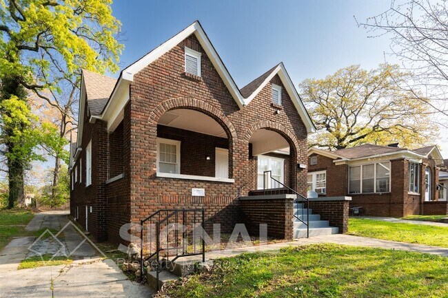 Building Photo - 1526 42nd St Ensley