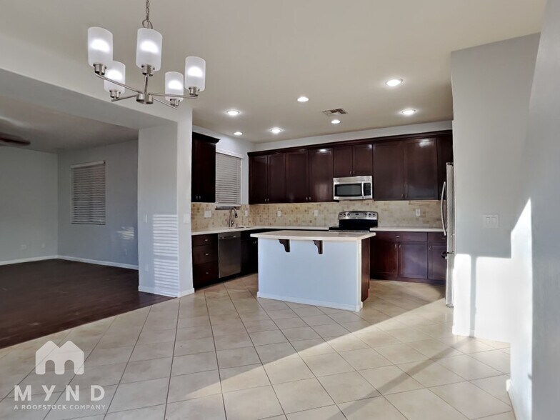 Building Photo - 17855 N 114th Dr