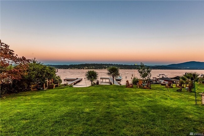 Building Photo - Stunning Lake Sammamish 50 Foot Waterfront...