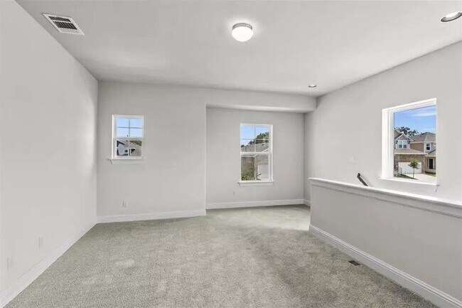 Building Photo - 125 Riverhill Dr