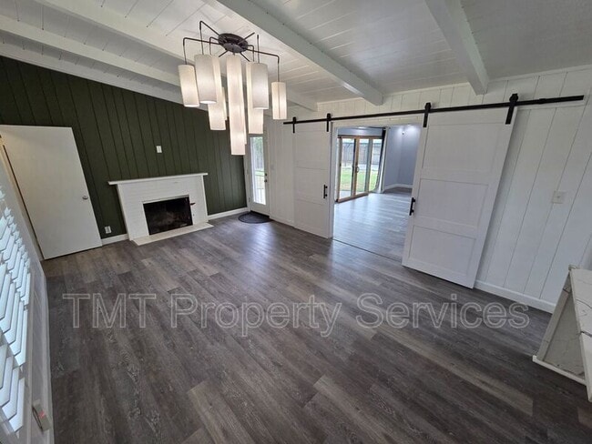 Building Photo - 9 W Robinhood Dr