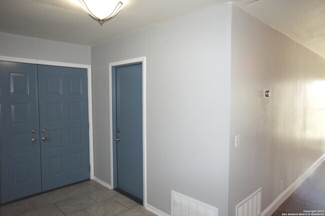 Building Photo - 6611 Woodford-
