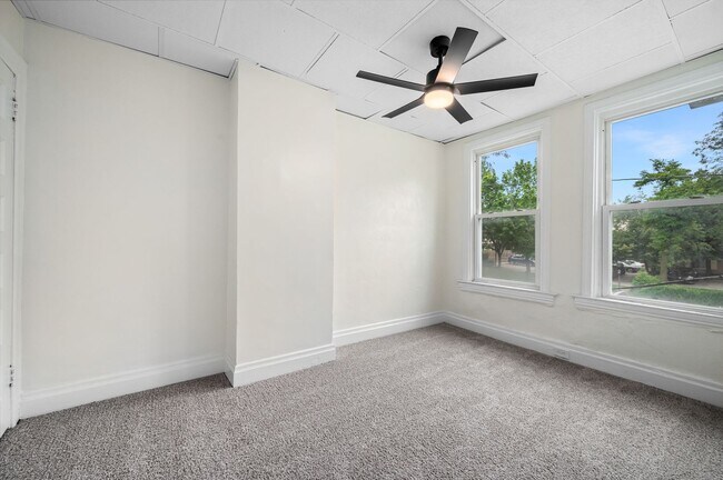 Building Photo - 12 Edith Pl