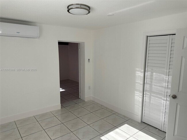 Building Photo - 1765 SW 21st St