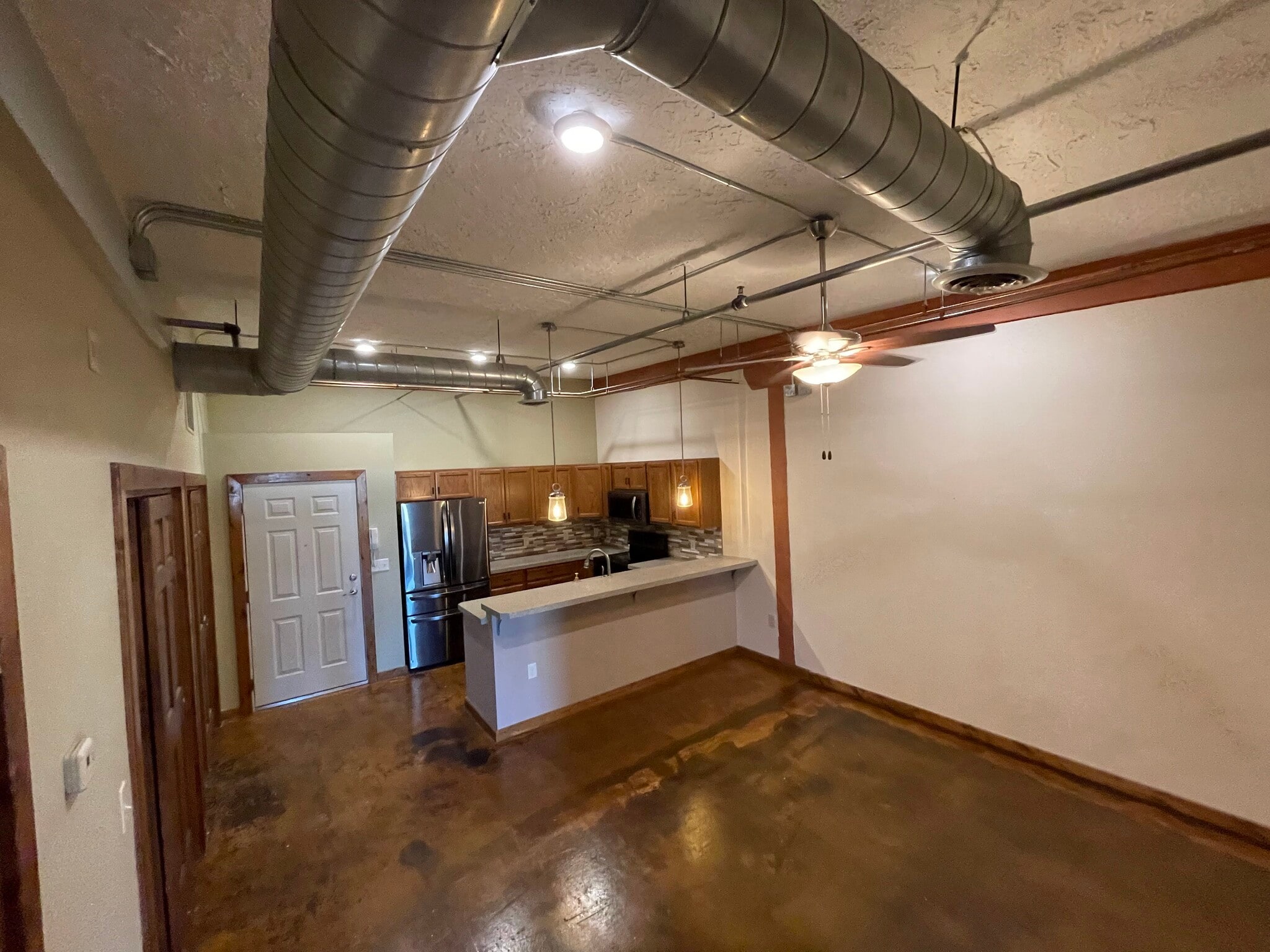 Kitchen/Bar - 132 S Dakota Ave