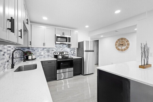 Building Photo - 1983 Spring Ave