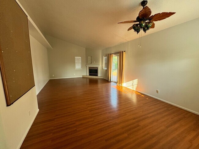 Building Photo - Beautiful 3 Bedroom In Eugene MOVE IN SPECIAL $300 off 1st month rent