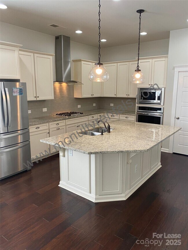 Building Photo - 4221 Courtly Ln