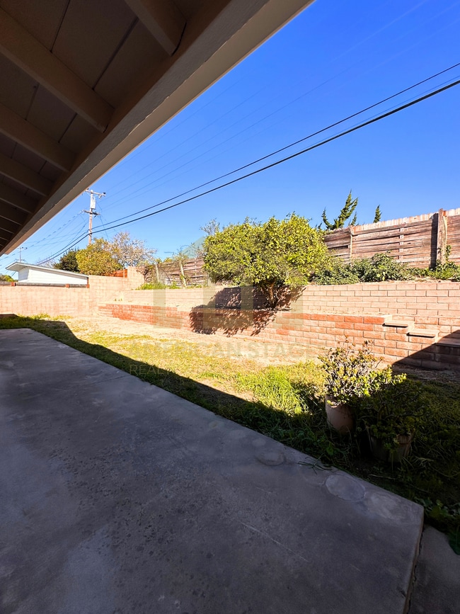 Building Photo - 1012 N H St