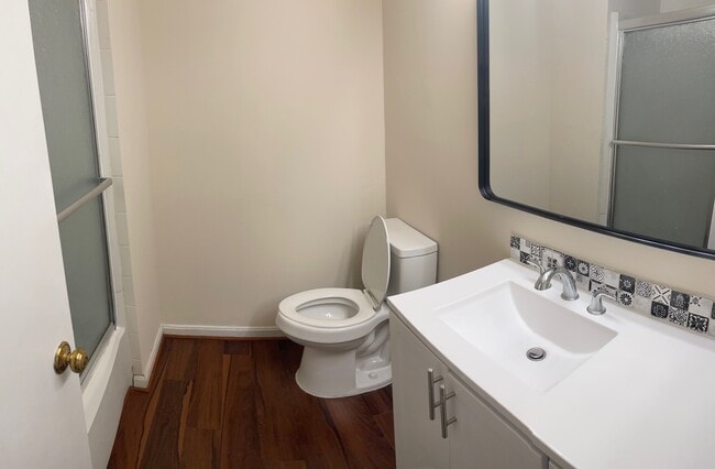 Building Photo - 846 Bayridge Dr