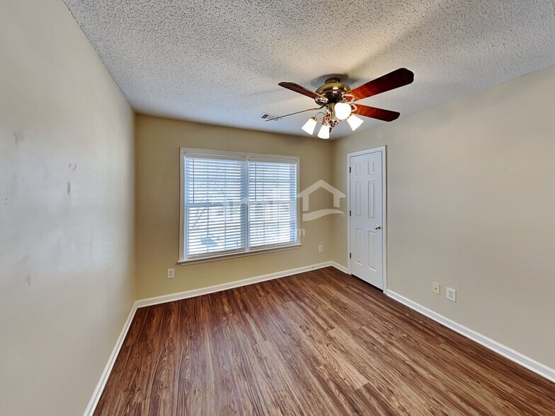 Building Photo - 4145 Ridgefair Dr