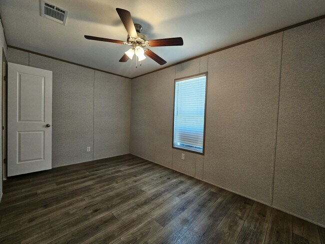 Building Photo - 491 Suwanee Dr