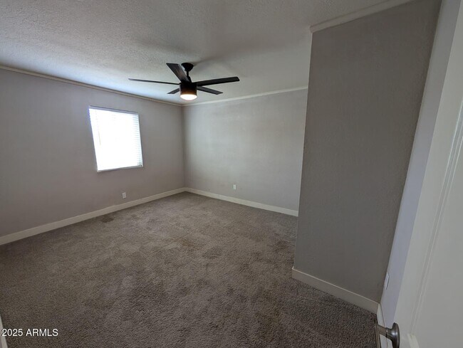Building Photo - 7635 N 76th Ln