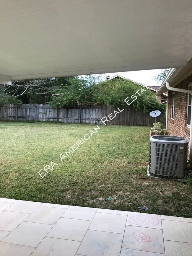 Building Photo - 912 Spruce Ct