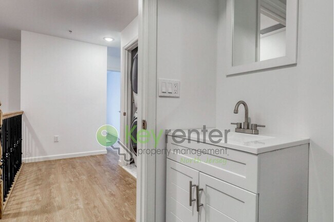 Building Photo - First Month Free Rent – Brand New 2BR/3BA Townhome with Garage