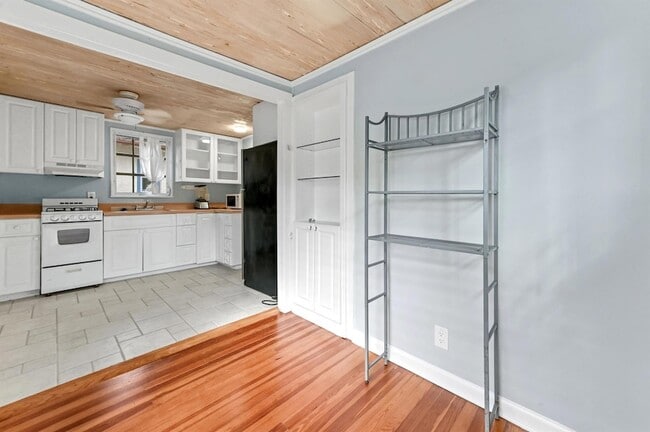 Building Photo - 424 51st St