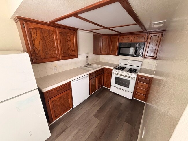 Interior Photo - 11215 Camarillo Street,