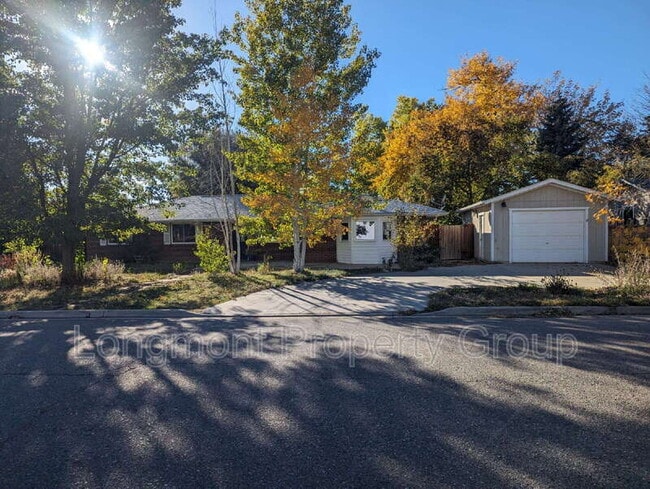 Building Photo - 305 Cottonwood Ct