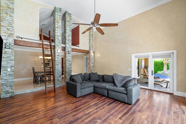 Building Photo - 870 NW 7th St