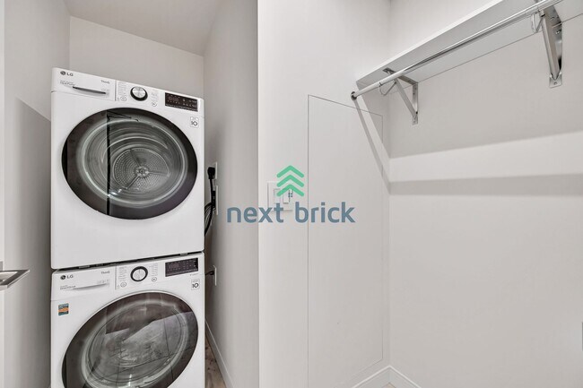Building Photo - Downtown Bellevue Luxury 1B1B – Available ...