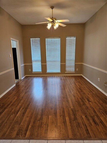Building Photo - 4434 Grove Park Dr
