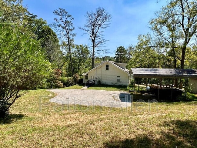 Building Photo - 15 Woodbine Rd