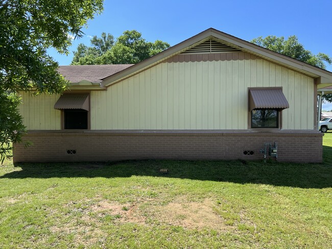 Building Photo - 2109 E Goliad Ave