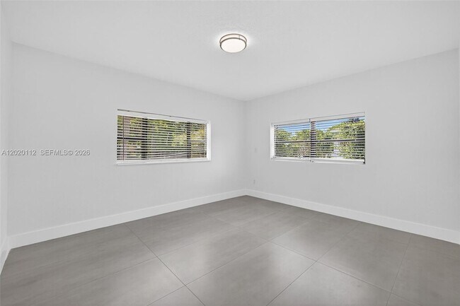 Building Photo - 17150 NE 18th Ave