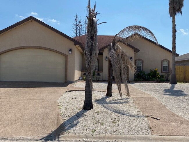 Building Photo - BEAUTIFUL ISLAND HOME IN COQUINA BAY!