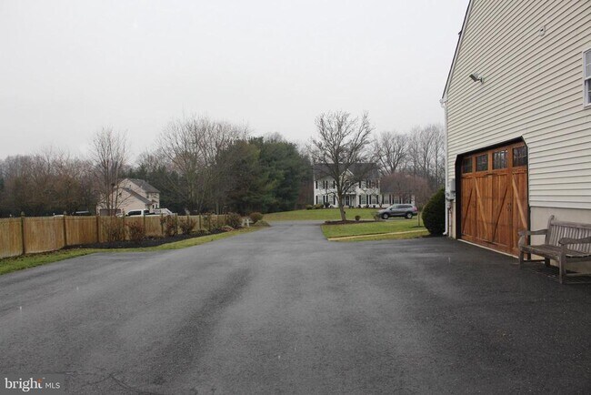 Building Photo - 176 S Patricia Dr