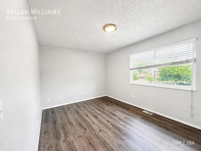Building Photo - 1105 Mt View Ln
