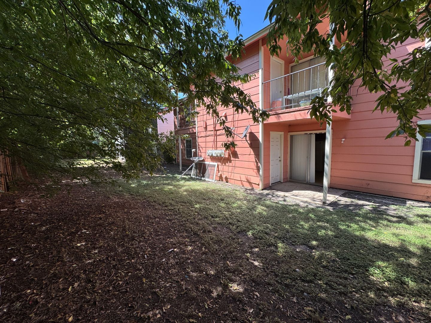 Building Photo - 2010 Cedarhill Dr