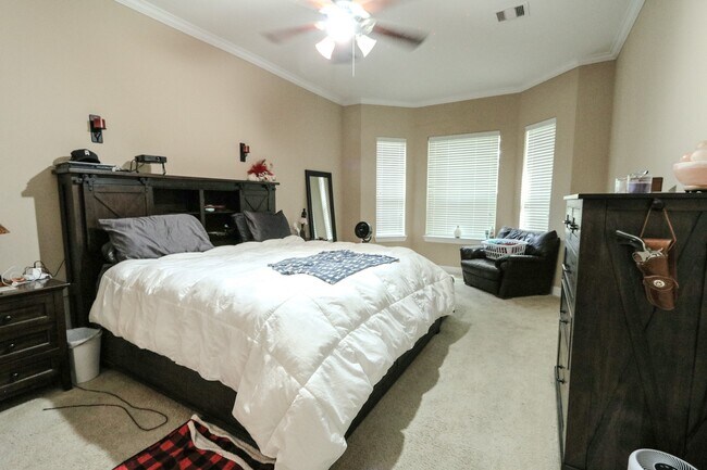 Building Photo - 6514 Monrovia Ln