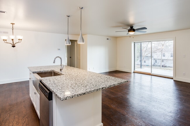 Building Photo - Mountain Lane Apartments