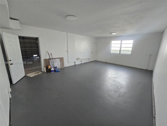 Building Photo - 2511 Plunkett St