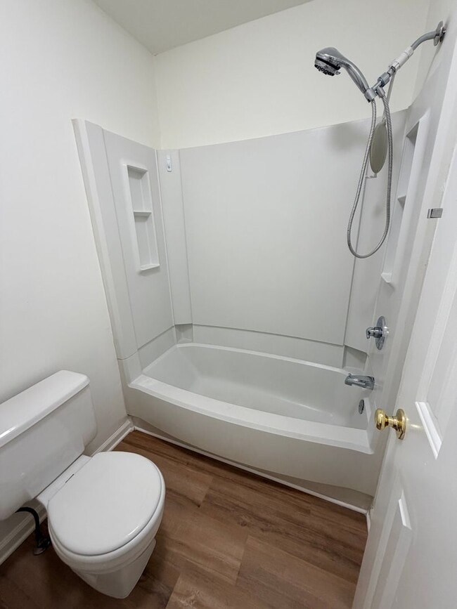 Building Photo - Updated Townhome in Norcross!