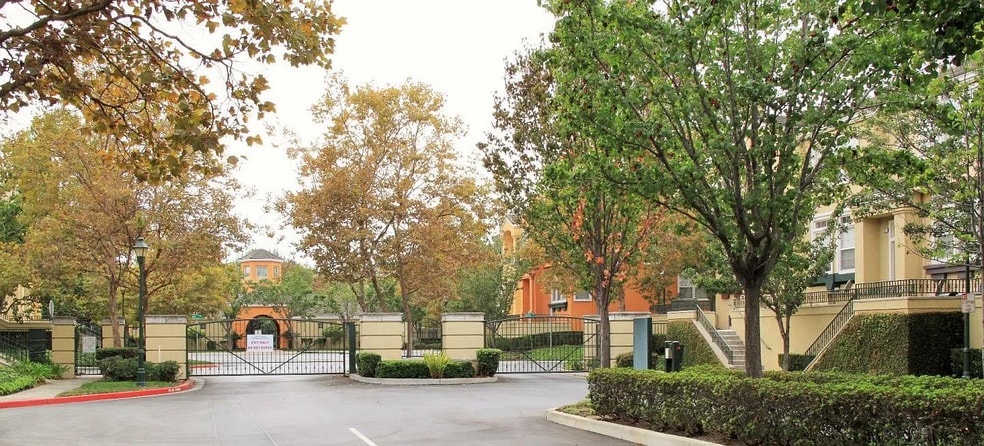 Building Photo - 3586 Fitzsimmons Cmn