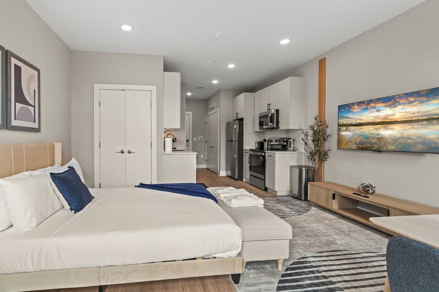 Building Photo - 916 N Delaware Ave