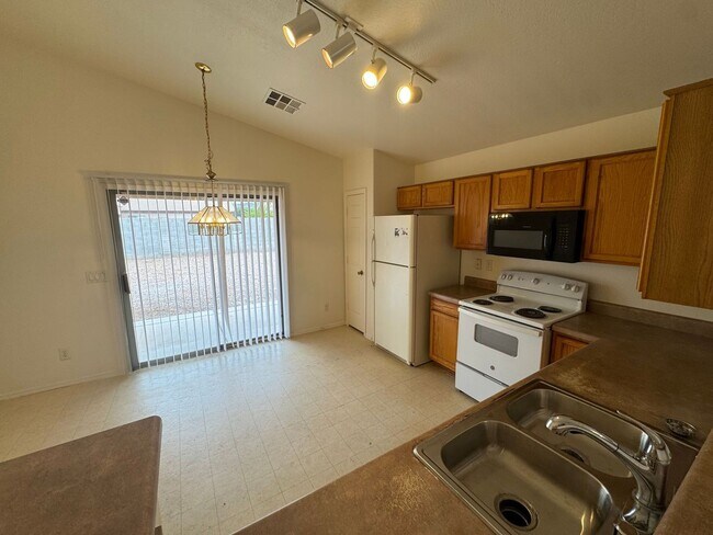 Building Photo - 1225 W Darrel Rd