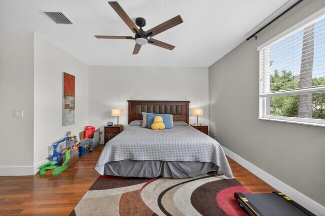Building Photo - 1374 Canary Island Dr